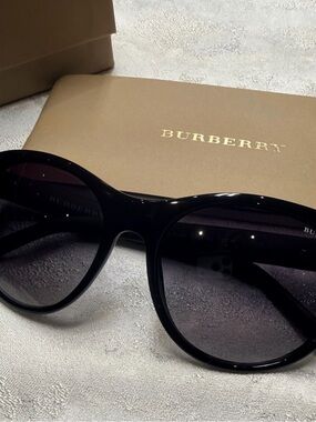 Burberry Glossy Black Round Women’s Sunglasses
